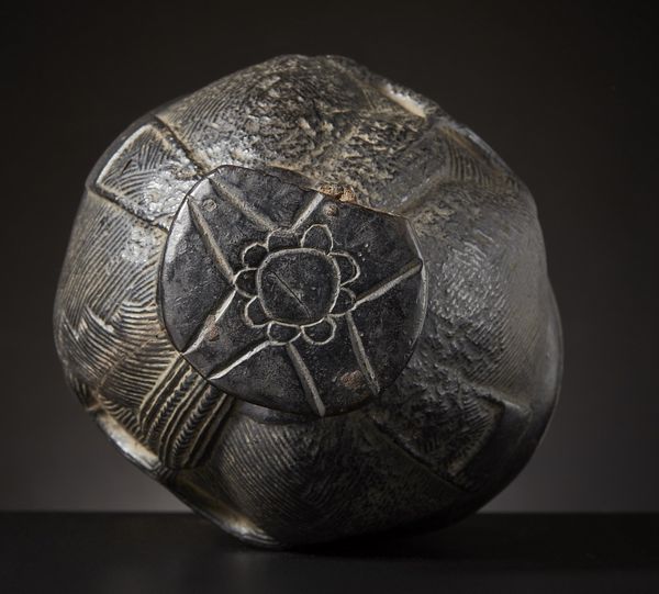 Mende - Sierra Leone : Maschera a casco.Legno duro  a patina nera, chiodi.Mancanze, difetti, restauri e magnifici segni d'uso.Ex collezione Ren� Druart.  - Asta Asta 365 | ARTE AFRICANA, OCEANICA E DELLE AMERICHE - ARTE AFRICANA Tradizionale - Associazione Nazionale - Case d'Asta italiane