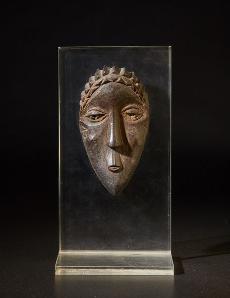 Bassa - Liberia : Maschera in miniatura.Legno duro a patina scura.Segni d'usosu supporto in plexiglass  - Asta Asta 365 | ARTE AFRICANA, OCEANICA E DELLE AMERICHE - ARTE AFRICANA Tradizionale - Associazione Nazionale - Case d'Asta italiane