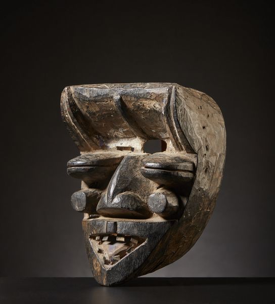 Guer�/ We - Liberia : Maschera Von Gla.Legno duro a patina scura, metallo pigmenti e caolino.Segni d'uso.Ex collezione Raffaele Carrieri.  - Asta Asta 365 | ARTE AFRICANA, OCEANICA E DELLE AMERICHE - ARTE AFRICANA Tradizionale - Associazione Nazionale - Case d'Asta italiane