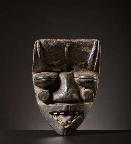 Guer�/ We - Liberia : Maschera Von Gla.Legno duro a patina scura, metallo pigmenti e caolino.Segni d'uso.Ex collezione Raffaele Carrieri.  - Asta Asta 365 | ARTE AFRICANA, OCEANICA E DELLE AMERICHE - ARTE AFRICANA Tradizionale - Associazione Nazionale - Case d'Asta italiane
