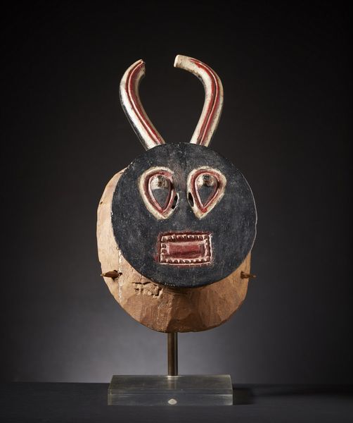 Baule - Costa d'Avorio : Maschera Kpl Kpl.Legno duro, pigmenti industriali.Restauri e segni d'uso.Con base.  - Asta Asta 365 | ARTE AFRICANA, OCEANICA E DELLE AMERICHE - ARTE AFRICANA Tradizionale - Associazione Nazionale - Case d'Asta italiane