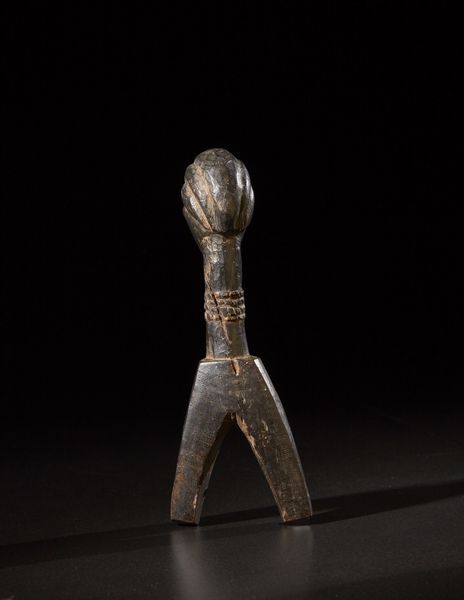 Guro - Costa d'Avorio : Puleggia da  telaio.Legno duro a patina scura.Segni d'uso.  - Asta Asta 365 | ARTE AFRICANA, OCEANICA E DELLE AMERICHE - ARTE AFRICANA Tradizionale - Associazione Nazionale - Case d'Asta italiane