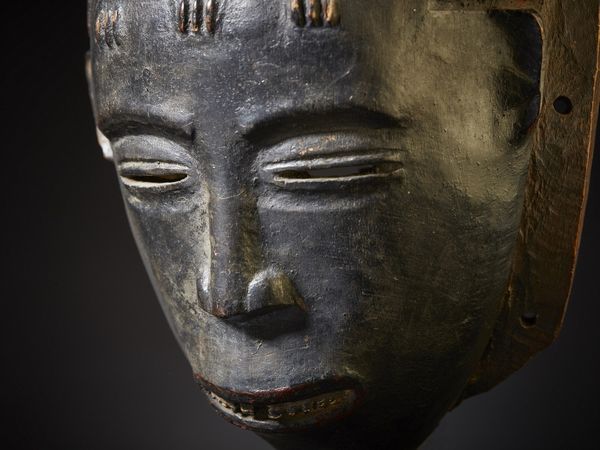 Guro - Costa d'Avorio : Maschera Gugu.Legno duro a patina scura.Difetti, mancanze e notevoli segni d'uso.  - Asta Asta 365 | ARTE AFRICANA, OCEANICA E DELLE AMERICHE - ARTE AFRICANA Tradizionale - Associazione Nazionale - Case d'Asta italiane