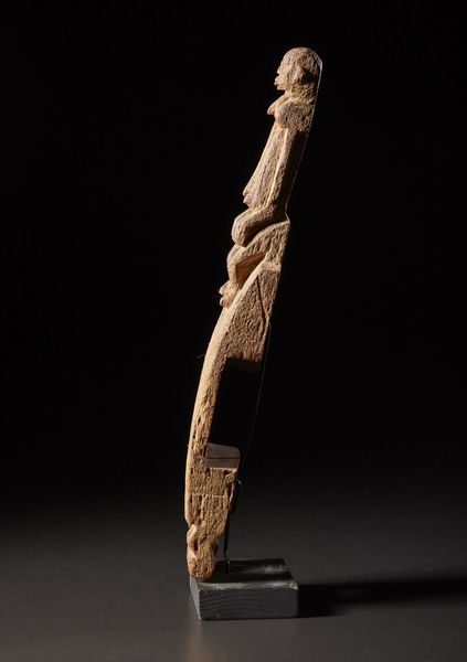 Dogon - Mali : Serratura per  porta di granaio.Legno duro a patina naturale. Segni d'uso.Con base.  - Asta Asta 365 | ARTE AFRICANA, OCEANICA E DELLE AMERICHE - ARTE AFRICANA Tradizionale - Associazione Nazionale - Case d'Asta italiane