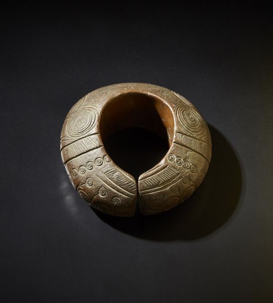 Arte africana : Bracciale moneta.Bronzo.Segni d'uso.  - Asta Asta 365 | ARTE AFRICANA, OCEANICA E DELLE AMERICHE - ARTE AFRICANA Tradizionale - Associazione Nazionale - Case d'Asta italiane