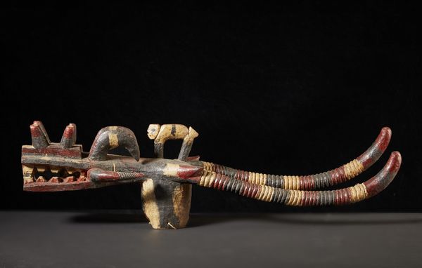 Senufo - Costa d'Avorio, Mali : Maschera a casco Kponyugo Legno e pigmenti industriali.Difetti, mancanze, un restauro e segni d'uso.  - Asta Asta 365 | ARTE AFRICANA, OCEANICA E DELLE AMERICHE - ARTE AFRICANA Tradizionale - Associazione Nazionale - Case d'Asta italiane