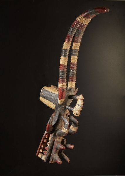 Senufo - Costa d'Avorio, Mali : Maschera a casco Kponyugo Legno e pigmenti industriali.Difetti, mancanze, un restauro e segni d'uso.  - Asta Asta 365 | ARTE AFRICANA, OCEANICA E DELLE AMERICHE - ARTE AFRICANA Tradizionale - Associazione Nazionale - Case d'Asta italiane