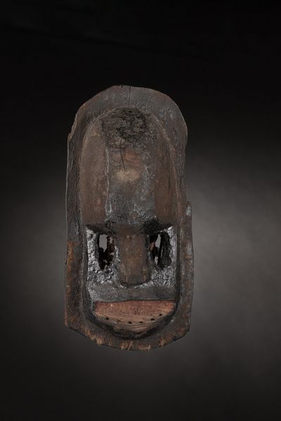 Dogon - Mali : Maschera di scimmia nera.Legno duro a patina scura, bitume e pigmenti, peli animali e fibra.Difetti e segni d'uso.  - Asta Asta 365 | ARTE AFRICANA, OCEANICA E DELLE AMERICHE - ARTE AFRICANA Tradizionale - Associazione Nazionale - Case d'Asta italiane
