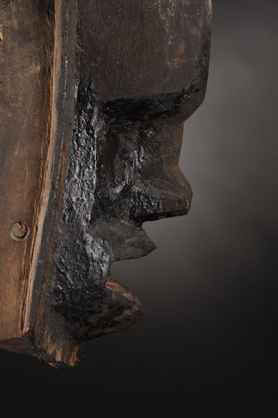 Dogon - Mali : Maschera di scimmia nera.Legno duro a patina scura, bitume e pigmenti, peli animali e fibra.Difetti e segni d'uso.  - Asta Asta 365 | ARTE AFRICANA, OCEANICA E DELLE AMERICHE - ARTE AFRICANA Tradizionale - Associazione Nazionale - Case d'Asta italiane