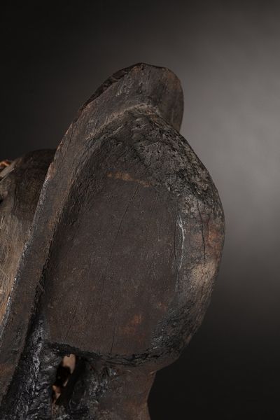 Dogon - Mali : Maschera di scimmia nera.Legno duro a patina scura, bitume e pigmenti, peli animali e fibra.Difetti e segni d'uso.  - Asta Asta 365 | ARTE AFRICANA, OCEANICA E DELLE AMERICHE - ARTE AFRICANA Tradizionale - Associazione Nazionale - Case d'Asta italiane