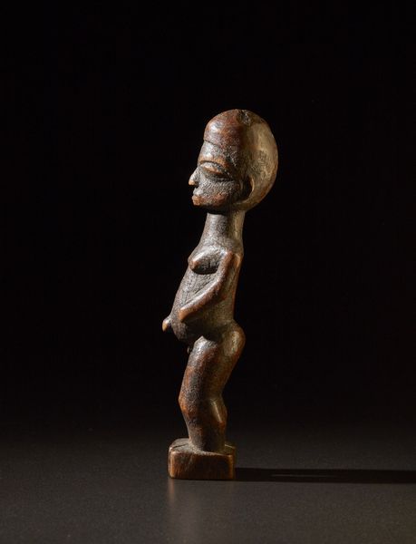 Lobi - Burkina Faso : Figura maschile o Bateba.Legno duro a patina scura.Segni d'uso.  - Asta Asta 365 | ARTE AFRICANA, OCEANICA E DELLE AMERICHE - ARTE AFRICANA Tradizionale - Associazione Nazionale - Case d'Asta italiane