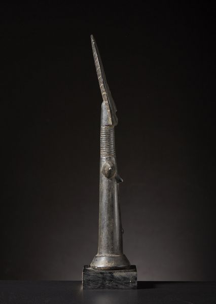 Ashanti - Ghana : Bambola di fertilit o Akua'ba.Legno duro a patina nera.Segni d'uso.Etichetta scritta a mano Con base  - Asta Asta 365 | ARTE AFRICANA, OCEANICA E DELLE AMERICHE - ARTE AFRICANA Tradizionale - Associazione Nazionale - Case d'Asta italiane