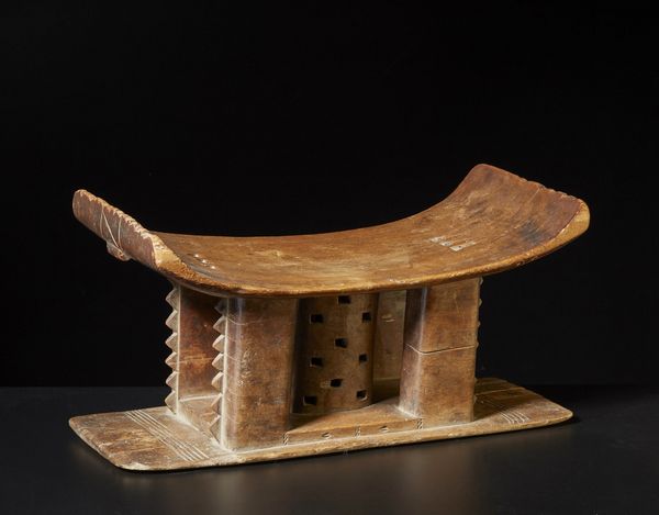 Ashanti - Ghana : Sedile Mma gwa.Legno duro a patina chiara.Difetti, restauri, pigmento e segni d'uso.  - Asta Asta 365 | ARTE AFRICANA, OCEANICA E DELLE AMERICHE - ARTE AFRICANA Tradizionale - Associazione Nazionale - Case d'Asta italiane