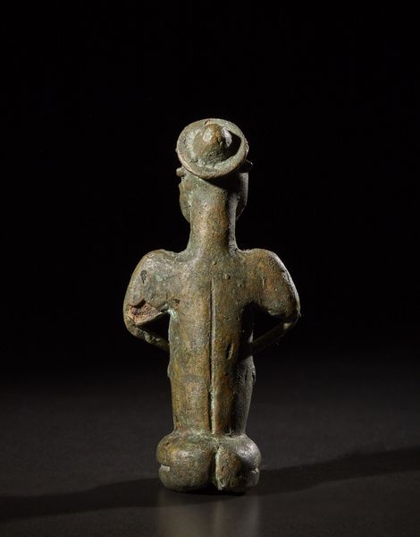 Yoruba -Nigeria : Figura seduta Edan.Bronzo con patina verde.Piccoli difetti di fusione e segni d'uso.  - Asta Asta 365 | ARTE AFRICANA, OCEANICA E DELLE AMERICHE - ARTE AFRICANA Tradizionale - Associazione Nazionale - Case d'Asta italiane