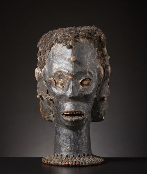 Ekoi o Eiagham - Nigeria, Camerun : Cimiero in forma di testa umana.Legno, pelle di antilope pigmenti e capelli umani su base di vimini.Difetti e segni d'uso.  - Asta Asta 365 | ARTE AFRICANA, OCEANICA E DELLE AMERICHE - ARTE AFRICANA Tradizionale - Associazione Nazionale - Case d'Asta italiane