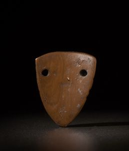 Pende - Repubblica Democratica del Congo : Maschera ciondolo Ikhoko.Avorio.Segni d'uso.  - Asta Asta 365 | ARTE AFRICANA, OCEANICA E DELLE AMERICHE - ARTE AFRICANA Tradizionale - Associazione Nazionale - Case d'Asta italiane