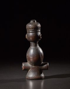 Chokwe o Lwena - Repubblica democrtica del Congo, Angola : Fischietto antropomorfo.Legno duro a patina scura.Segni d'uso.  - Asta Asta 365 | ARTE AFRICANA, OCEANICA E DELLE AMERICHE - ARTE AFRICANA Tradizionale - Associazione Nazionale - Case d'Asta italiane