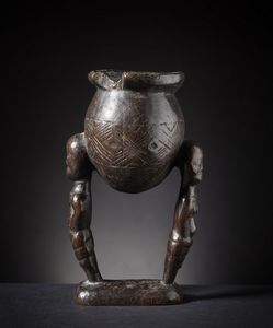 Kuba - Repubblica democratica del Congo : Coppa da libagione.Legno duro a patina scura.Piccoli difetti, una mancanza e segni d'uso.  - Asta Asta 365 | ARTE AFRICANA, OCEANICA E DELLE AMERICHE - ARTE AFRICANA Tradizionale - Associazione Nazionale - Case d'Asta italiane
