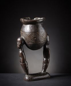 Kuba - Repubblica democratica del Congo : Coppa da libagione.Legno duro a patina scura.Piccoli difetti, una mancanza e segni d'uso.  - Asta Asta 365 | ARTE AFRICANA, OCEANICA E DELLE AMERICHE - ARTE AFRICANA Tradizionale - Associazione Nazionale - Case d'Asta italiane