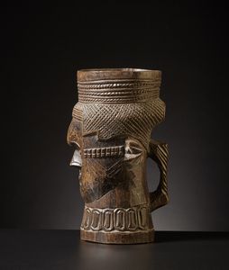 Kuba - Repubblica democratica del Congo : Coppa per libagione o Mbwoongntey.Legno duro a patina lucida.Difetti, una crepa e segni d'uso.  - Asta Asta 365 | ARTE AFRICANA, OCEANICA E DELLE AMERICHE - ARTE AFRICANA Tradizionale - Associazione Nazionale - Case d'Asta italiane