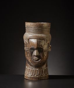 Kuba - Repubblica democratica del Congo : Coppa per libagione o Mbwoongntey.Legno duro a patina lucida.Difetti, una crepa e segni d'uso.  - Asta Asta 365 | ARTE AFRICANA, OCEANICA E DELLE AMERICHE - ARTE AFRICANA Tradizionale - Associazione Nazionale - Case d'Asta italiane
