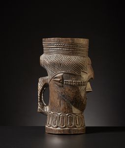 Kuba - Repubblica democratica del Congo : Coppa per libagione o Mbwoongntey.Legno duro a patina lucida.Difetti, una crepa e segni d'uso.  - Asta Asta 365 | ARTE AFRICANA, OCEANICA E DELLE AMERICHE - ARTE AFRICANA Tradizionale - Associazione Nazionale - Case d'Asta italiane