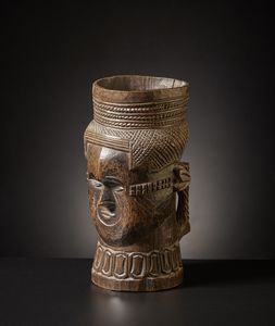 Kuba - Repubblica democratica del Congo : Coppa per libagione o Mbwoongntey.Legno duro a patina lucida.Difetti, una crepa e segni d'uso.  - Asta Asta 365 | ARTE AFRICANA, OCEANICA E DELLE AMERICHE - ARTE AFRICANA Tradizionale - Associazione Nazionale - Case d'Asta italiane