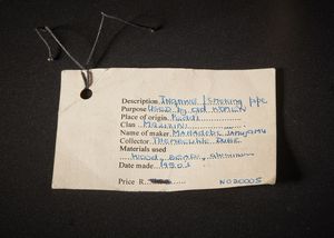 Xhosa - Sudafrica : Pipa da donna.Legno duro a patina naturale, metallo e perline.Una rottura con restauro, segni d'uso ed un'etichetta di vendita.  - Asta Asta 365 | ARTE AFRICANA, OCEANICA E DELLE AMERICHE - ARTE AFRICANA Tradizionale - Associazione Nazionale - Case d'Asta italiane