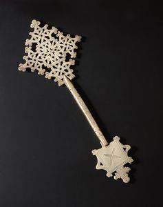 Etiopia : Croce copta.Metallo argentato.Segni d'uso.  - Asta Asta 365 | ARTE AFRICANA, OCEANICA E DELLE AMERICHE - ARTE AFRICANA Tradizionale - Associazione Nazionale - Case d'Asta italiane