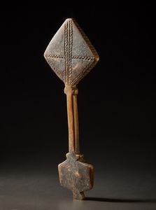 Etiopia : Croce copta.Legno duro a patina scura.Segni d'uso.  - Asta Asta 365 | ARTE AFRICANA, OCEANICA E DELLE AMERICHE - ARTE AFRICANA Tradizionale - Associazione Nazionale - Case d'Asta italiane