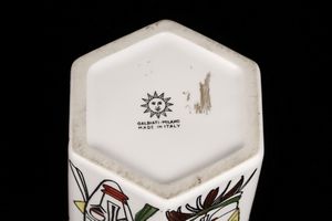 Galbiati.Vasetto portapenne ceramica policroma  - Asta Asta 365 | ARTE AFRICANA, OCEANICA E DELLE AMERICHE - ARTE AFRICANA Tradizionale - Associazione Nazionale - Case d'Asta italiane