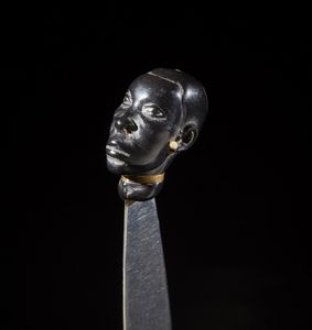AUTORE NON IDENTIFICATO : Tagliacarte bachelite  e metallo.  - Asta Asta 365 | ARTE AFRICANA, OCEANICA E DELLE AMERICHE - ARTE AFRICANA Tradizionale - Associazione Nazionale - Case d'Asta italiane