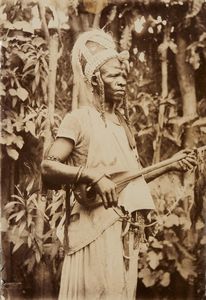 AUTORE NON IDENTIFICATO - Musicista Hausa , Nigeria, primi anni del '900.Stampa alla gelatina sali d'argento.