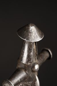 Tuareg - Sahara : Frammento di sella.Ferro, legno, argento e tessuto.Segni d'uso.  - Asta Asta 365 | ARTE AFRICANA, OCEANICA E DELLE AMERICHE - ARTE AFRICANA Tradizionale - Associazione Nazionale - Case d'Asta italiane