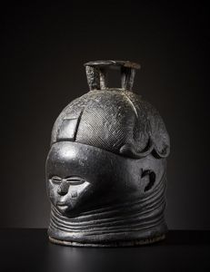 Mende - Sierra Leone - Maschera a casco.Legno duro  a patina nera, chiodi.Mancanze, difetti, restauri e magnifici segni d'uso.Ex collezione Ren Druart.