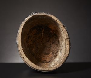 Mende - Sierra Leone : Maschera a casco.Legno duro  a patina nera, chiodi.Mancanze, difetti, restauri e magnifici segni d'uso.Ex collezione Ren� Druart.  - Asta Asta 365 | ARTE AFRICANA, OCEANICA E DELLE AMERICHE - ARTE AFRICANA Tradizionale - Associazione Nazionale - Case d'Asta italiane