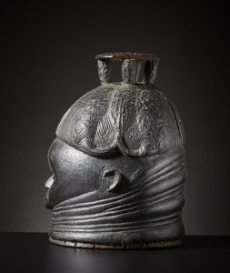 Mende - Sierra Leone : Maschera a casco.Legno duro  a patina nera, chiodi.Mancanze, difetti, restauri e magnifici segni d'uso.Ex collezione Ren� Druart.  - Asta Asta 365 | ARTE AFRICANA, OCEANICA E DELLE AMERICHE - ARTE AFRICANA Tradizionale - Associazione Nazionale - Case d'Asta italiane