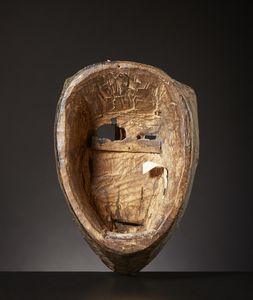 Guer�/ We - Liberia : Maschera Von Gla.Legno duro a patina scura, metallo pigmenti e caolino.Segni d'uso.Ex collezione Raffaele Carrieri.  - Asta Asta 365 | ARTE AFRICANA, OCEANICA E DELLE AMERICHE - ARTE AFRICANA Tradizionale - Associazione Nazionale - Case d'Asta italiane
