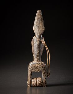 Guro - Costa d'Avorio : Puleggia da telaio.Legno duro con patina scura.Segni d'uso.  - Asta Asta 365 | ARTE AFRICANA, OCEANICA E DELLE AMERICHE - ARTE AFRICANA Tradizionale - Associazione Nazionale - Case d'Asta italiane