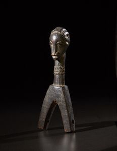 Guro - Costa d'Avorio : Puleggia da  telaio.Legno duro a patina scura.Segni d'uso.  - Asta Asta 365 | ARTE AFRICANA, OCEANICA E DELLE AMERICHE - ARTE AFRICANA Tradizionale - Associazione Nazionale - Case d'Asta italiane