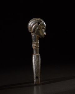 Guro - Costa d'Avorio : Puleggia da  telaio.Legno duro a patina scura.Segni d'uso.  - Asta Asta 365 | ARTE AFRICANA, OCEANICA E DELLE AMERICHE - ARTE AFRICANA Tradizionale - Associazione Nazionale - Case d'Asta italiane