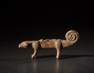 Lobi - Burkina Faso - Piccola scultura a forma di camaleonte.Bronzo.Segni d'uso.