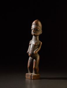 Lobi - Burkina Faso - Figura maschile o Bateba.Legno duro a patina scura.Segni d'uso.