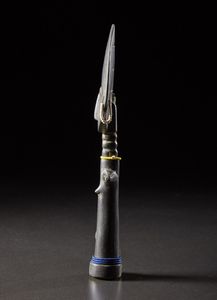 Ashanti - Ghana : Bambola di fertilit o Akua' ba.Legno duro a patina scura, perline.Segni d'uso.  - Asta Asta 365 | ARTE AFRICANA, OCEANICA E DELLE AMERICHE - ARTE AFRICANA Tradizionale - Associazione Nazionale - Case d'Asta italiane