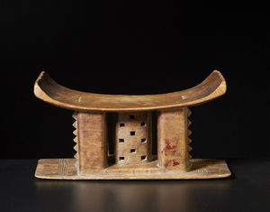Ashanti - Ghana : Sedile Mma gwa.Legno duro a patina chiara.Difetti, restauri, pigmento e segni d'uso.  - Asta Asta 365 | ARTE AFRICANA, OCEANICA E DELLE AMERICHE - ARTE AFRICANA Tradizionale - Associazione Nazionale - Case d'Asta italiane