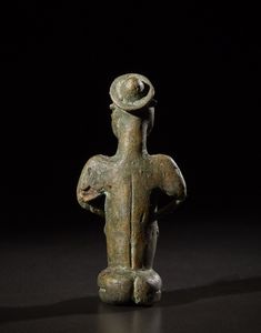 Yoruba -Nigeria : Figura seduta Edan.Bronzo con patina verde.Piccoli difetti di fusione e segni d'uso.  - Asta Asta 365 | ARTE AFRICANA, OCEANICA E DELLE AMERICHE - ARTE AFRICANA Tradizionale - Associazione Nazionale - Case d'Asta italiane