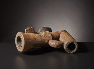Baham - Camerun : Fornello da pipa in forma di testa di elefante.Legno duro a patina naturale, pigmenti, metallo.Segni d'uso.  - Asta Asta 365 | ARTE AFRICANA, OCEANICA E DELLE AMERICHE - ARTE AFRICANA Tradizionale - Associazione Nazionale - Case d'Asta italiane