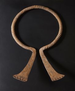 Fali/Tupuri - Camerun, Nigeria - Collana- Moneta.Ferro.Segni d'uso.