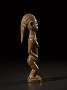Tabwa - Repubblica Democratica del Congo : Figura femminile.Legno duro a patina lucida.Segni d'uso.  - Asta Asta 365 | ARTE AFRICANA, OCEANICA E DELLE AMERICHE - ARTE AFRICANA Tradizionale - Associazione Nazionale - Case d'Asta italiane