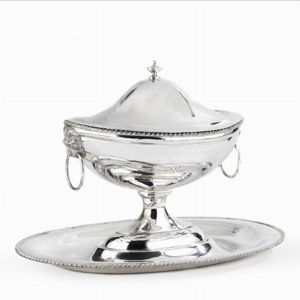 ZUPPIERA CON VASSOIO, LISBONA, SECOLO XX  - Asta Argenti italiani ed europei - Associazione Nazionale - Case d'Asta italiane